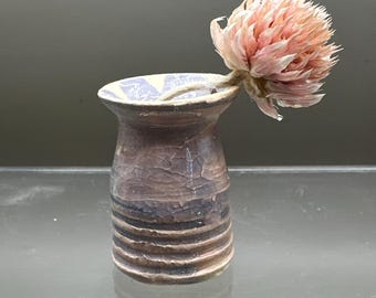 mini jarrón con forma de boca de flor de lavanda