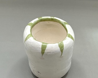 mini jarrón con borde verde