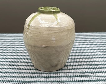 mini jarrón con borde verde