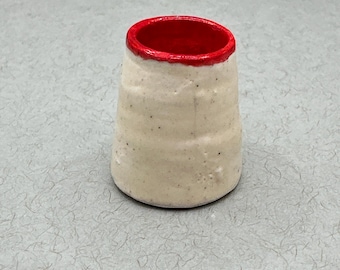 mini jarrón rojo y blanco
