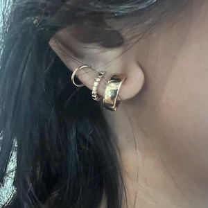 10K Solid Gold Huggie Hoop Earrings: Minimalist Beaded Design