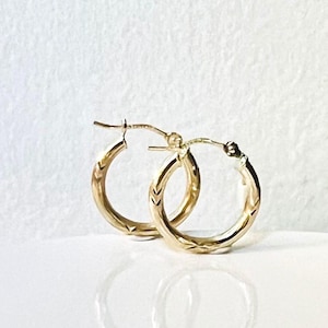 10K Gold Hoop Earrings for Women, 10K Real Yellow Gold Small Round Hoop Earrings, Lightly Etched Dainty Small 15mm Hoops, Women&#39;s Earrings