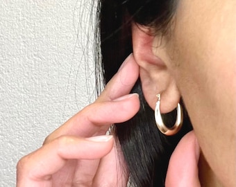 10K Yellow Gold Oval Hoop Earrings: Lightweight Minimalist 3/4&quot;