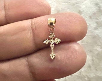 Colgante de cruz crucifijo de oro auténtico de 10 quilates - Pequeño y delicado colgante de crucifijo - Cadena delicada opcional