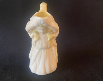 Pichet à crémier figuratif Belleek Irlande jaune lustre Maiden Girl