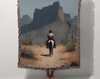 Cowboy reitet durch die Wüste | Western Kunst Gewebte Decke | Wandteppich aus Baumwolle | Rustikales Cowboy Wohnkultur Geschenk