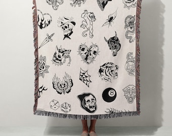 Traditionelle Tattoo Blitz gewebte Decke | Wandteppich aus 100% Baumwolle | Bold Skulls, Tigers & Rosen Design | Geschenk für Tattoo-Liebhaber