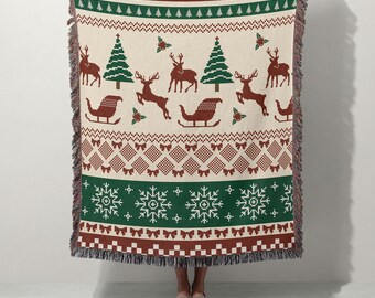 Weihnachtsmuster-Decke | Rentier, Bäume, Schlitten & Schneeflocken | Urlaub Dekor werfen | Gemütlicher Winter | 100% Baumwolle | Süßer Wandbehang