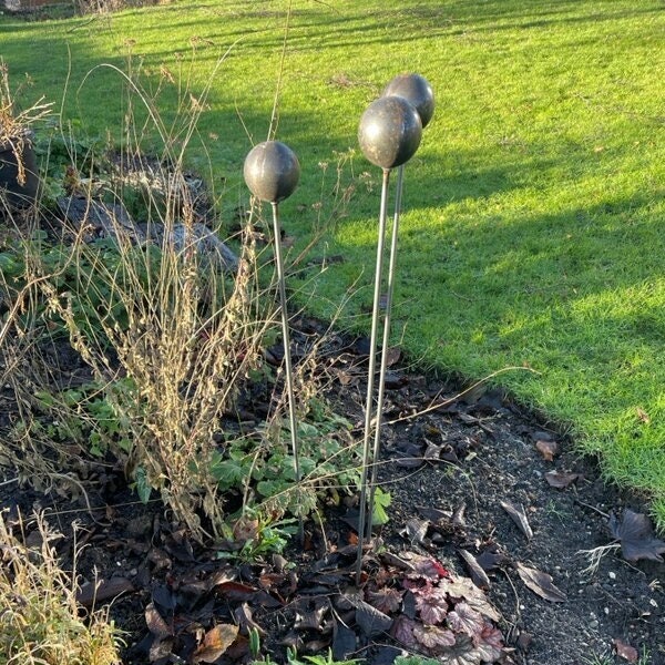 Ball top plant supports/stakes allium garden art 3ft tall