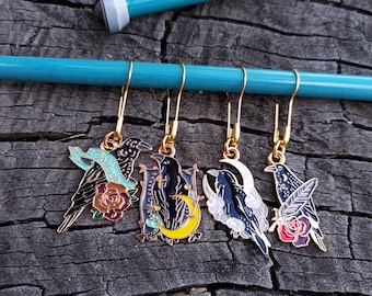 Raven stitch markers II: set of 4 crochet and knitting stitch markers with Calabash pins enamel & alloy charms, Ravens gothic stitch markers