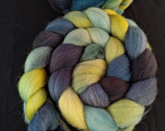 Handgeverfde Punta Arenas-wolvezel- spinvezel "Sterrennacht" blauw zwart geel paars 100 g handgeverfde vezels, 100% Chileense wol, zeldzaam ras