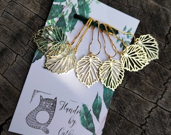 Monstera stitch markers: set of 6 monsterio delissio markers with Calabash pins. Knitting and crochet gift ideas, simple gold Stitch markers