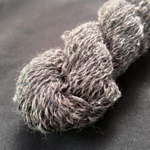 Handgesponnenes wildes Garn: 33g DK Gewicht ungefärbte Mohairspirale handgesponnenes Garn, dunkelbraunes Mohair, handgesponnenes Boucle