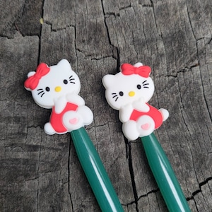 Knitting needle stoppers/ knitting needle keepers: red bow kitty set of 2 needles stoppers white kitty cat silicone end knitting needle caps