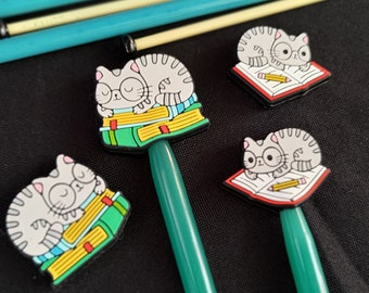 Stricknadelstopper: Buch Kitty 2er Set Nadelstopper Kätzchen Katze Lektüre Buchliebhaber Stricknadelkappen