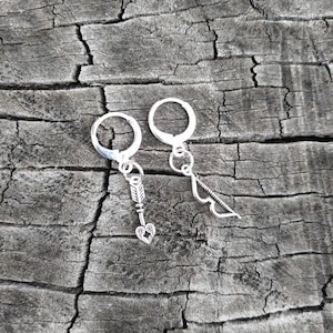 Sterling Silber Bogenschießen Ohrringe asymmetrische Mismatched Ohrringe mit Bogen und Pfeil Charms Amor&#39;s Pfeil Schütze Ohrringe handgemacht