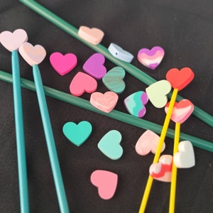 Knitting needle stoppers/knitting needle keepers: set of 2 love heart needles stoppers silicone end mismatched toppers knitting needle caps
