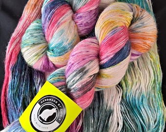 Laine mérinos australienne et fil de soie teints à la main - 4 fils « Possum Magic » 100 g/440 m arc-en-ciel teint à la main, laine mérinos 50/50 et fil de soie de mûrier