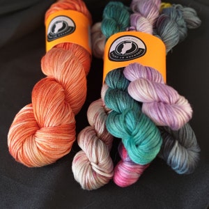 Hand dyed bamboo yarn: 12ply &quot;Tangerine&quot; gift set with mini skeins, hand dyed yarn, 100% bamboo lyocell yarn, 258g total (6x28g & 90g)