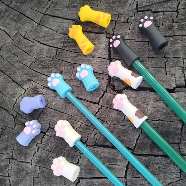 Knitting needle stoppers/ knitting needle keepers: cat paw set of 2 needles stoppers silicone end toppers chunky/ large knitting needle caps