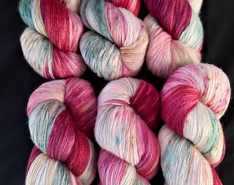 Laine mérinos australienne et bambou teints à la main - 4 fils « Hermes » 100 g/ 400 m rouge/aqua/havane teint à la main, laine mérinos 50/50 laine bambou