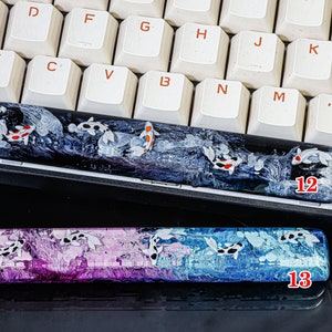 Barra spaziatrice Koi Fish, Barra spaziatrice Sword, Barra spaziatrice personalizzata, Tasti artigianali, Tasti Cherry MX, Tasti in resina fatti a mano