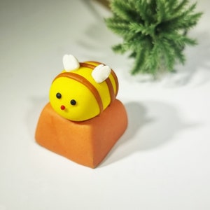 Yellow bee keycap for cherry MX keyboard, Handmade Keycap, Cute Keycap,Handmade, Custom Keycap, Artisan keycap, Gift ideas, Gifts