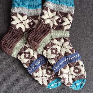 100% merino wool hand knitted socks from Latvia. Mens hosiery. Size EU 42/43