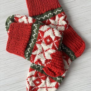 Red/green/white Christmas socks, merino wool. Size EU 42/43, UK 7-8.5, US 8-9.5