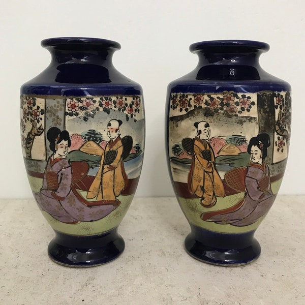 Paire de petits vases Satsuma Japon période Meiji bleu cobalt circa 1890