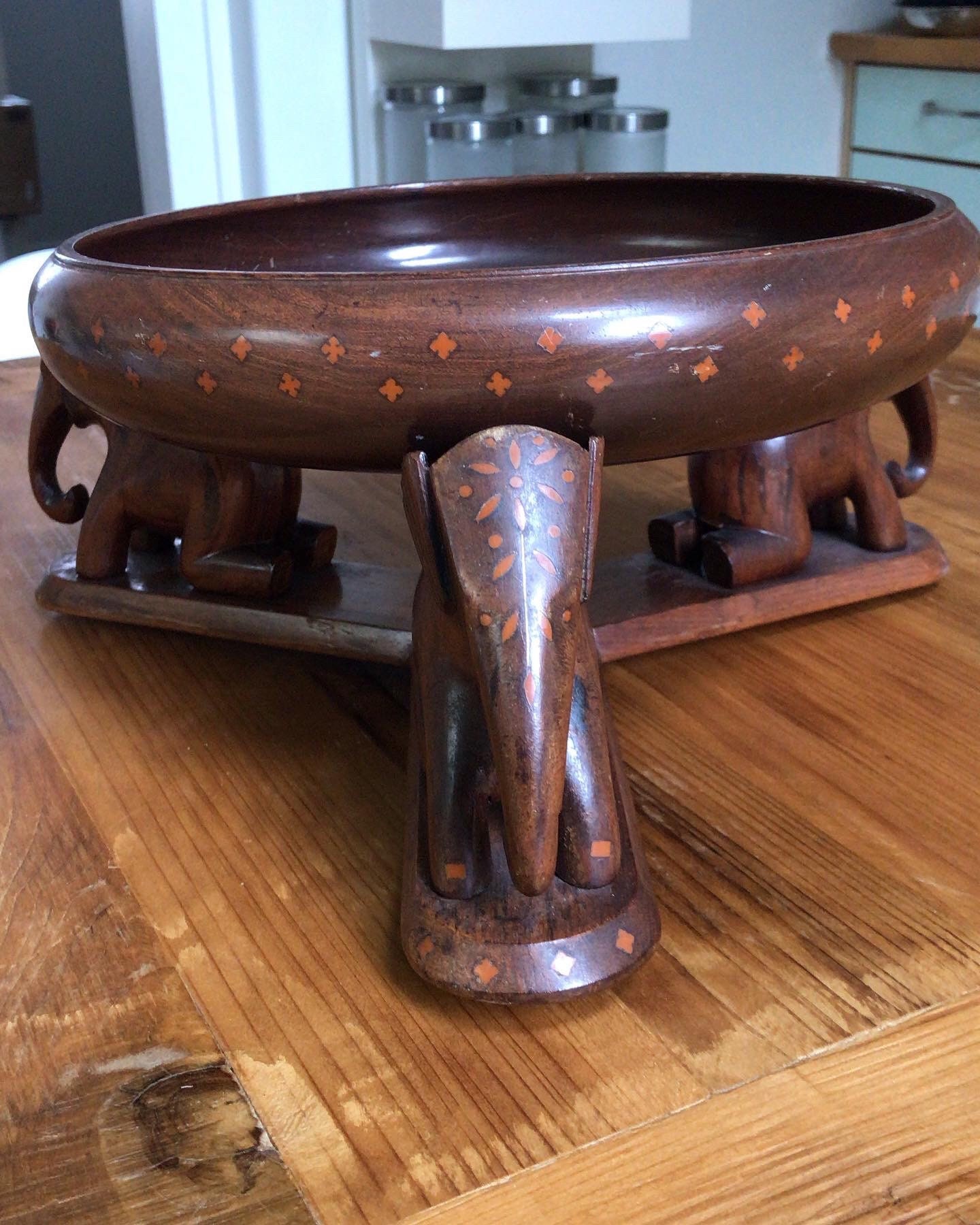 Plateau en Bois sur Pied Éléphants, Origine Asie Circa 1970