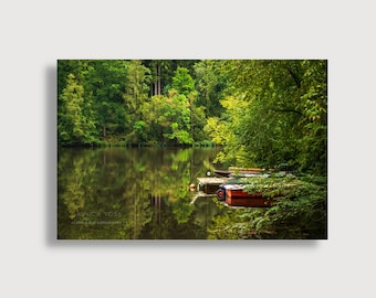 Leinwandbild Wald, See und Boote - Wanddeko Bild - Aufhängefertige Fotokunst kaufen direkt von der Fotografin - Bayerischer Wald - Bild XXL