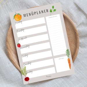 Könnte beinhalten: Ein druckbarer Speiseplan mit hellgrauem Hintergrund. Der Planer hat für jeden Tag der Woche, von Montag bis Sonntag, einen Bereich mit einer kleinen Illustration eines Obstes oder Gemüses neben jedem Tag. Der Planer hat auch einen Bereich für Einkaufslisten und Notizen.