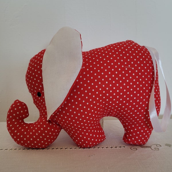 Doudou jouet "Eléphant" en coton imprimé rouge