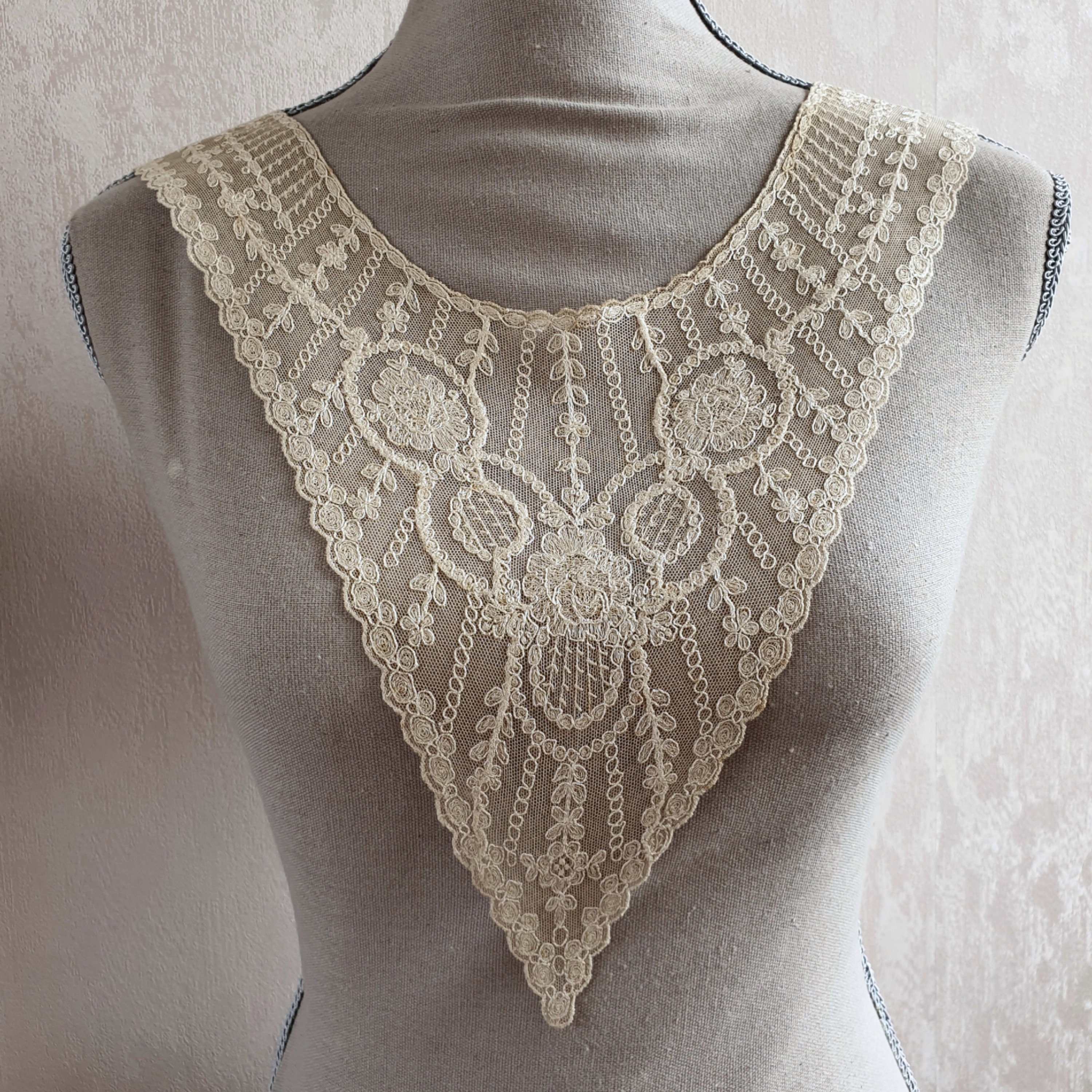 Textiles du XIXe siècle dentelles en tulle