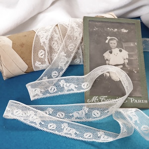 RARE Beautiful lace old off-white cotton sold by 1.2 m