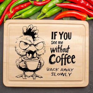Rolig arg kycklingkaffe SvG-paket | CNC-lasergraveringsdesign | Skärbrädesmönster | PNG DXF PDF-filer | Köksinredning i lantlig stil bild 6
