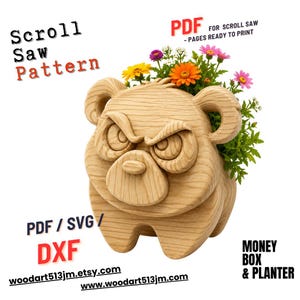 Könnte beinhalten: Ein hölzerner Bären-Blumentopf mit wütendem Gesichtsausdruck, der bunte Blumen hält. Der Text "Scroll Saw Pattern" und "PDF" sind sichtbar. Das Design ist auch eine Spardose. Die Etsy- und Website-Adressen sind enthalten.
