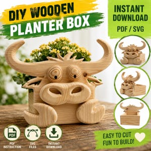 Pode incluir: Um projeto de floreira de madeira DIY com um painel frontal em forma de touro com chifres grandes, olhos redondos e um focinho largo. O design inclui o texto DIY WOODEN PLANTER BOX, INSTANT DOWNLOAD, PDF / SVG e EASY TO CUT FUN TO BUILD.
