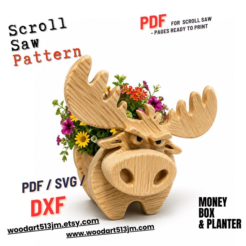 K&ouml;nnte beinhalten: Ein h&ouml;lzerner Elch-Blumentopf gef&uuml;llt mit bunten Blumen. Der Elch hat gro&szlig;e Geweihe und ein detailliertes Gesicht. Der Text auf dem Bild enth&auml;lt "Scroll Saw Pattern", "PDF", "PDF/SVG/DXF" und Website-Adressen. Der Pflanztopf dient auch als Sparb&uuml;chse.