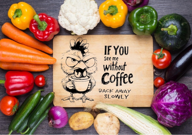 Rolig arg kycklingkaffe SvG-paket | CNC-lasergraveringsdesign | Skärbrädesmönster | PNG DXF PDF-filer | Köksinredning i lantlig stil bild 8