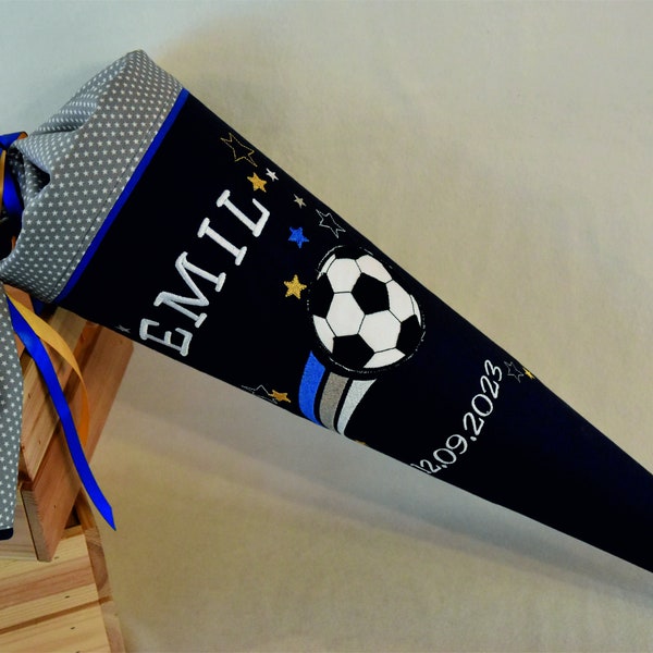 bestickte Schultüte aus Stoff - Fußball - personalisierbar