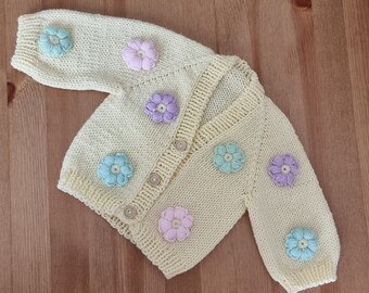 Knit flower baby cardigan / Baby knit cardigan with daisies / Floral chunky baby cardigan / Daisy flower cardigan / Knit toddler cardigan