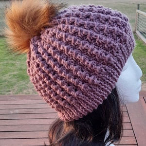 Gorro canelado em lã rosa escuro