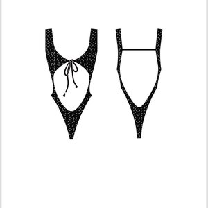 Puede incluir: Bañador negro de una pieza con la espalda recortada y un detalle de lazo en el cuello. El bañador tiene un estampado de lunares.