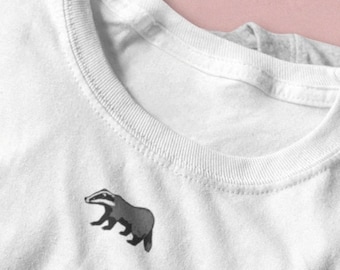 Camiseta bordada Badger: Camiseta de algodão orgânico com estampa de vida selvagem britânica