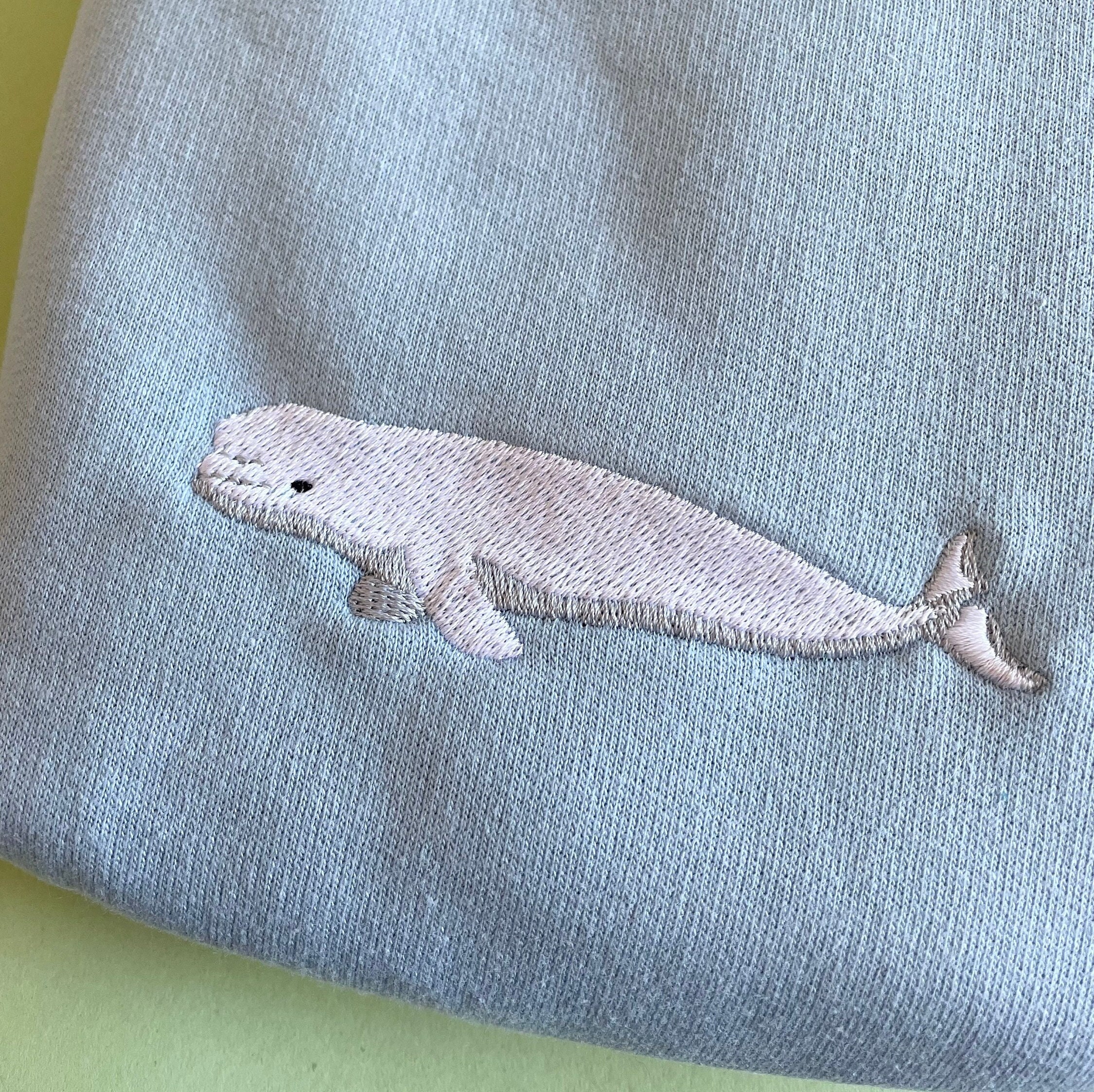 Beluga Whale gesticktes Sweatshirt, Beluga-Wal, Beluga-Wale, Beluga-Wal-Pullover, Beluga-Wal-Sweatshirt, gestickte Beluga-Wale