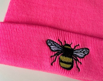 Gorro de abejorro bordado: tejido con puños, vegano