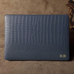 Denim Blue Faux Leather Crocodile Print Case, Retro Hard Case for Macbook Air 11/12/13/15 Pro 14/16, All New MacBook M2 M3 Laptop Case