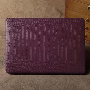 Burgundy Faux Leather Crocodile Print Case, Retro Hard Case for Macbook Neo A18 Air 11/12/13/15 Pro 14/16, All New MacBook M4 M5 Laptop Case